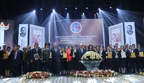 1-уми декабр дар Театри давлатии академии опера ва балети маросими тантанавии ҷамъбасти озмуни ҷумҳуриявии ««Тоҷикон» – оинаи таърихи миллат» баргузор гардид