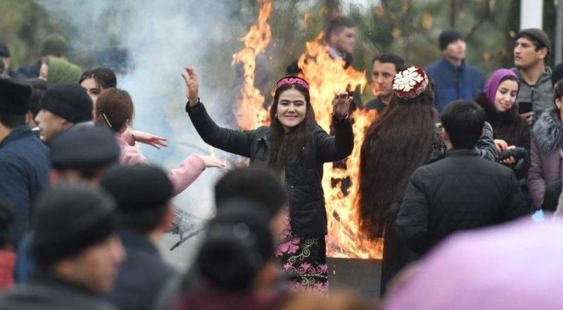 Пешвои миллат: «Сада паёмовари Наврӯзи оламафрӯз мебошад ва баъди панҷоҳ шабу панҷоҳ рӯзи он ҷашни соли нави ориёӣ фаро мерасад»