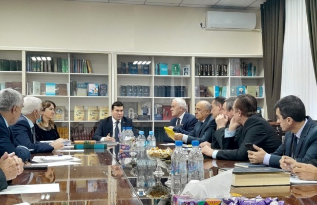 «ШОҲНОМА» ТАҲИЯ ВА НАШР МЕШАВАД. Доир ба он дар Институти забон ва адабиёти ба номи Рӯдакӣ ҷаласаи корӣ баргузор шуд