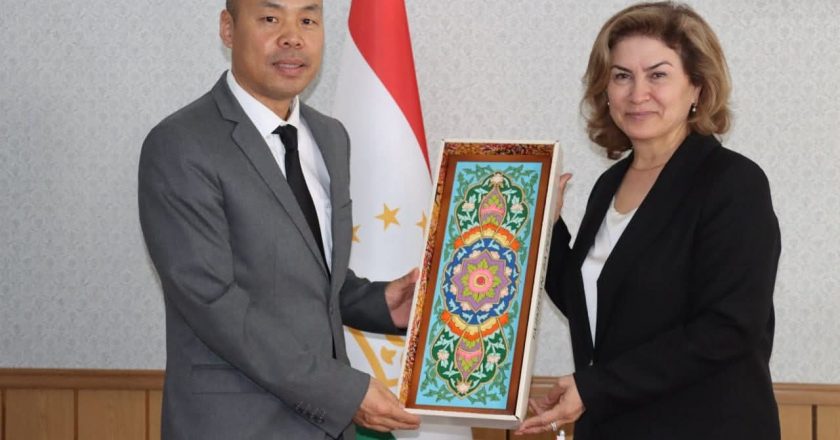 Мулоқоти вазири фарҳанг бо сафири Чин