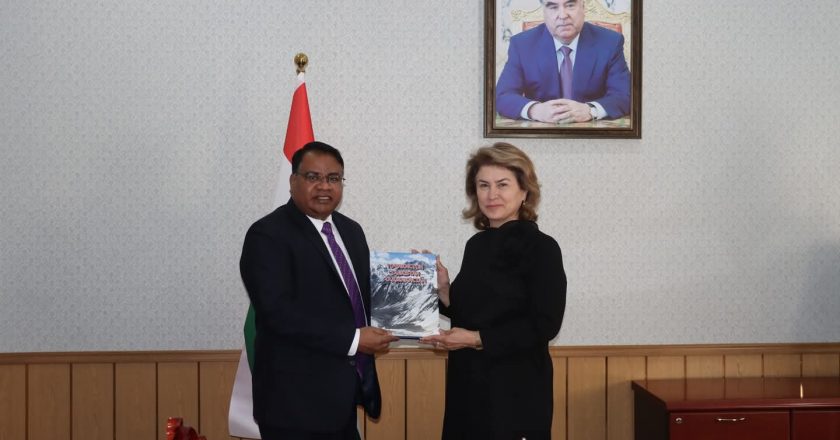 Вохӯрии вазири фарҳанг бо сафири Ҳиндустон