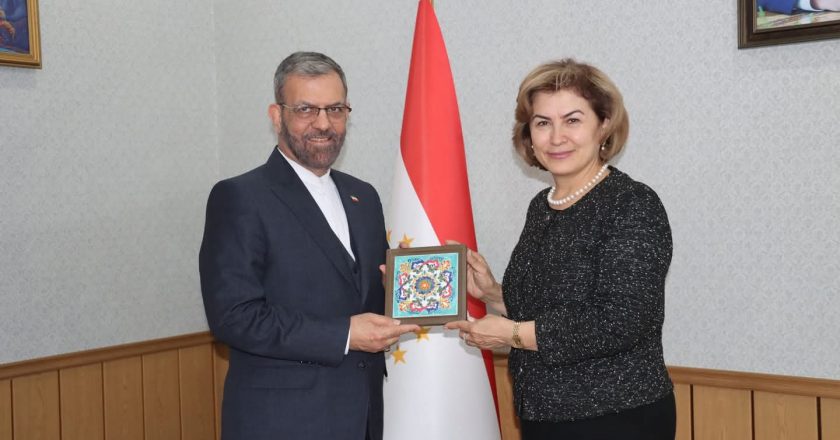 Мулоқот бо сафири ҶИ Эрон