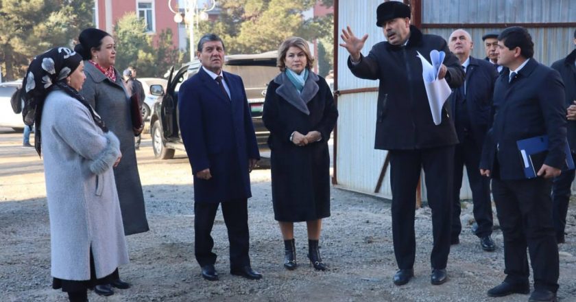 Роҳбарияти Вазорати фарҳанг аз рафти корҳои сохтмонии Қасри фарҳанги навбунёди шаҳри Ваҳдат дидан намуданд.