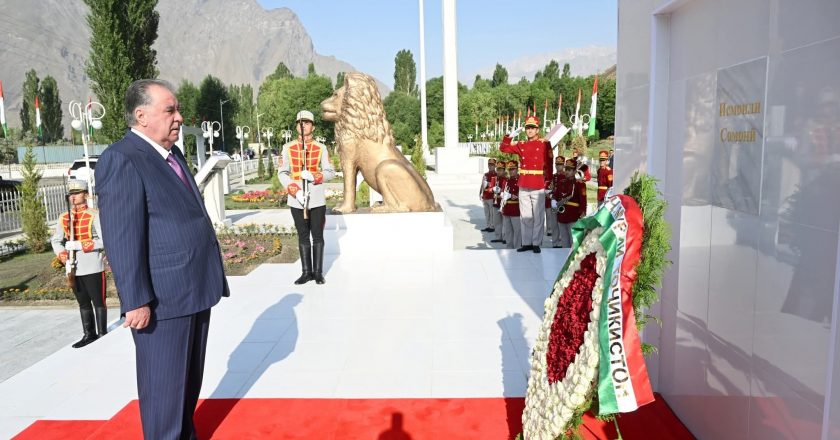 Ифтитоҳи Пайкараи Шоҳ Исмоили Сомонӣ ва майдони муқаддасоти миллии ноҳияи Рӯшон