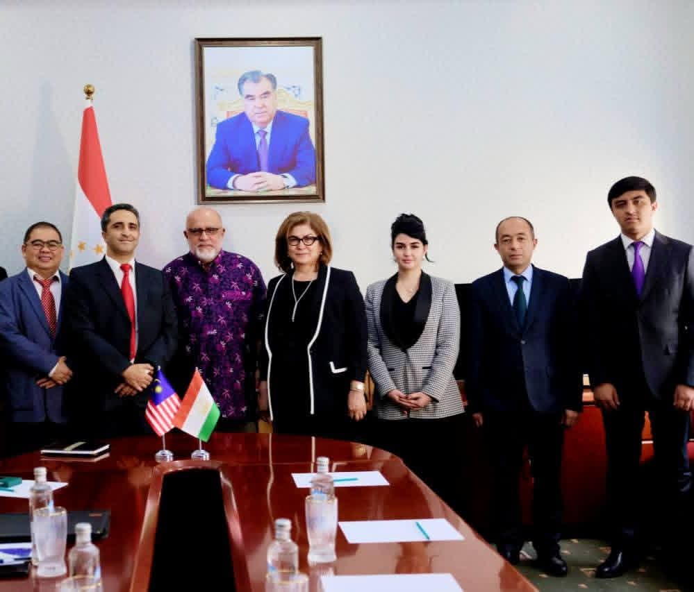 Мулоқоти вазири фарҳанг бо намояндагони Донишгоҳи Малайя