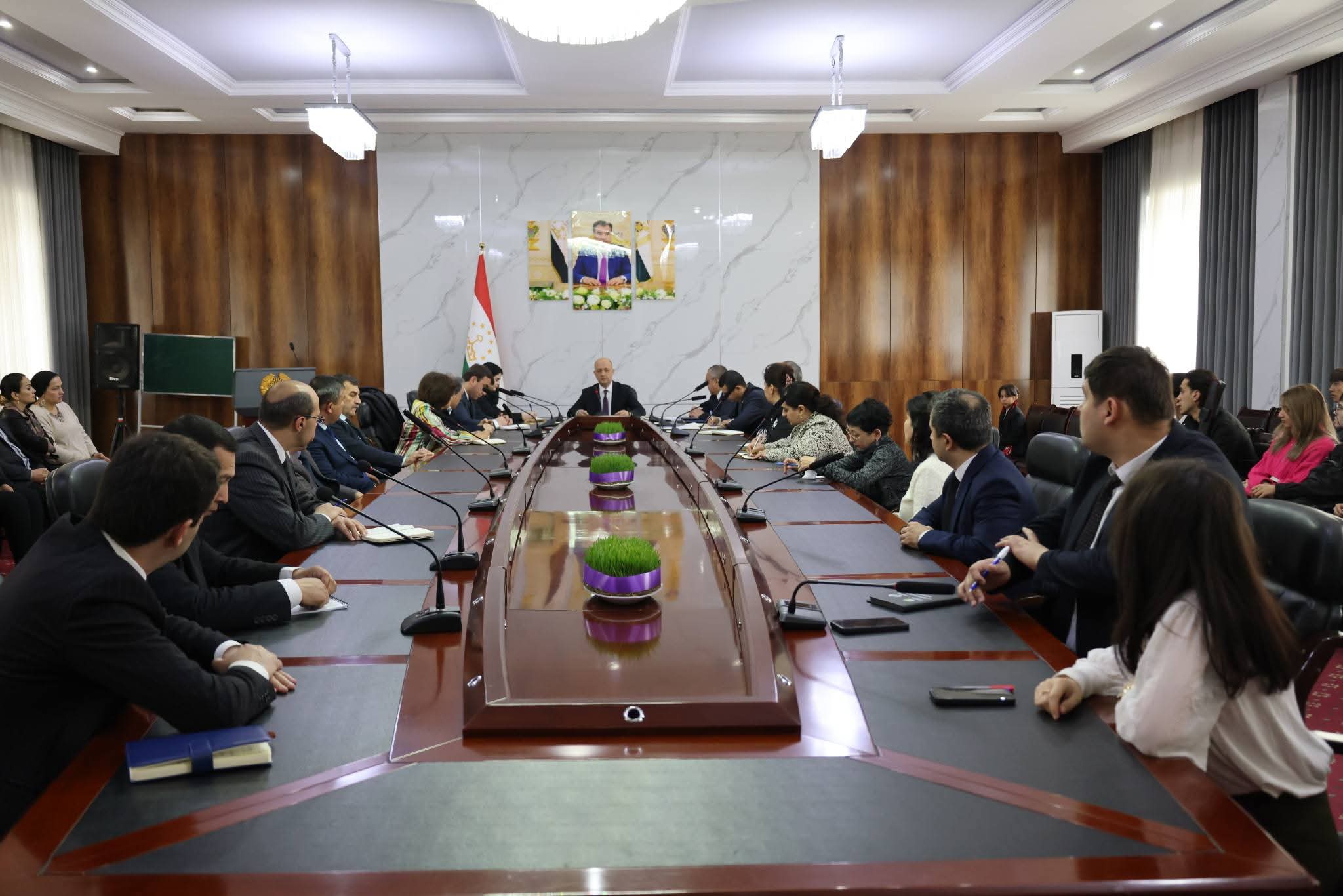 Мулоқот бо ҳайати мунтахаби Ҷумҳурии Тоҷикистон ҷиҳати иштирок дар нахустин Бозиҳои Делфии ҷавонони давлатҳои аъзои Созмони ҳамкории Шанхай