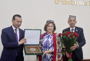 Нишасти се насл таҳти унвони «Дӯстии адабӣ — дӯстии абадӣ»