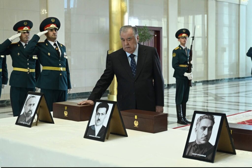 КОРНОМАИ ТАЪРИХИИ ПЕШВОИ МИЛЛАТ 