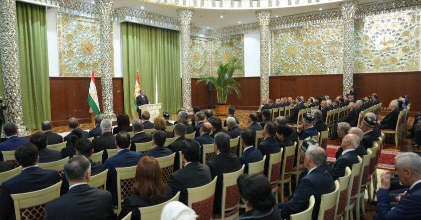 Тақдими мукофотҳои давлатӣ ва ҷоизаву ифтихорномаҳо