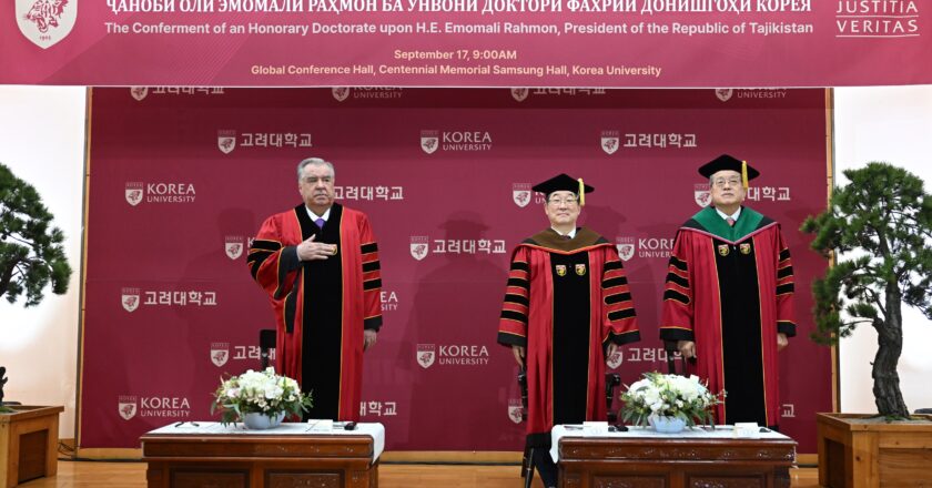Мулоқот бо устодону донишҷӯёни Донишгоҳи Корея ва сарфарозгардонӣ бо унвони Доктори фахрии Донишгоҳи Корея
